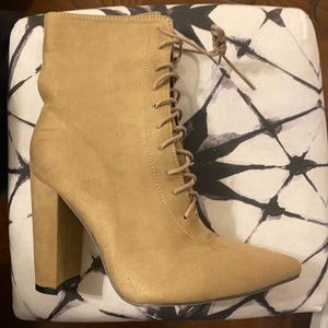 Heeled boots